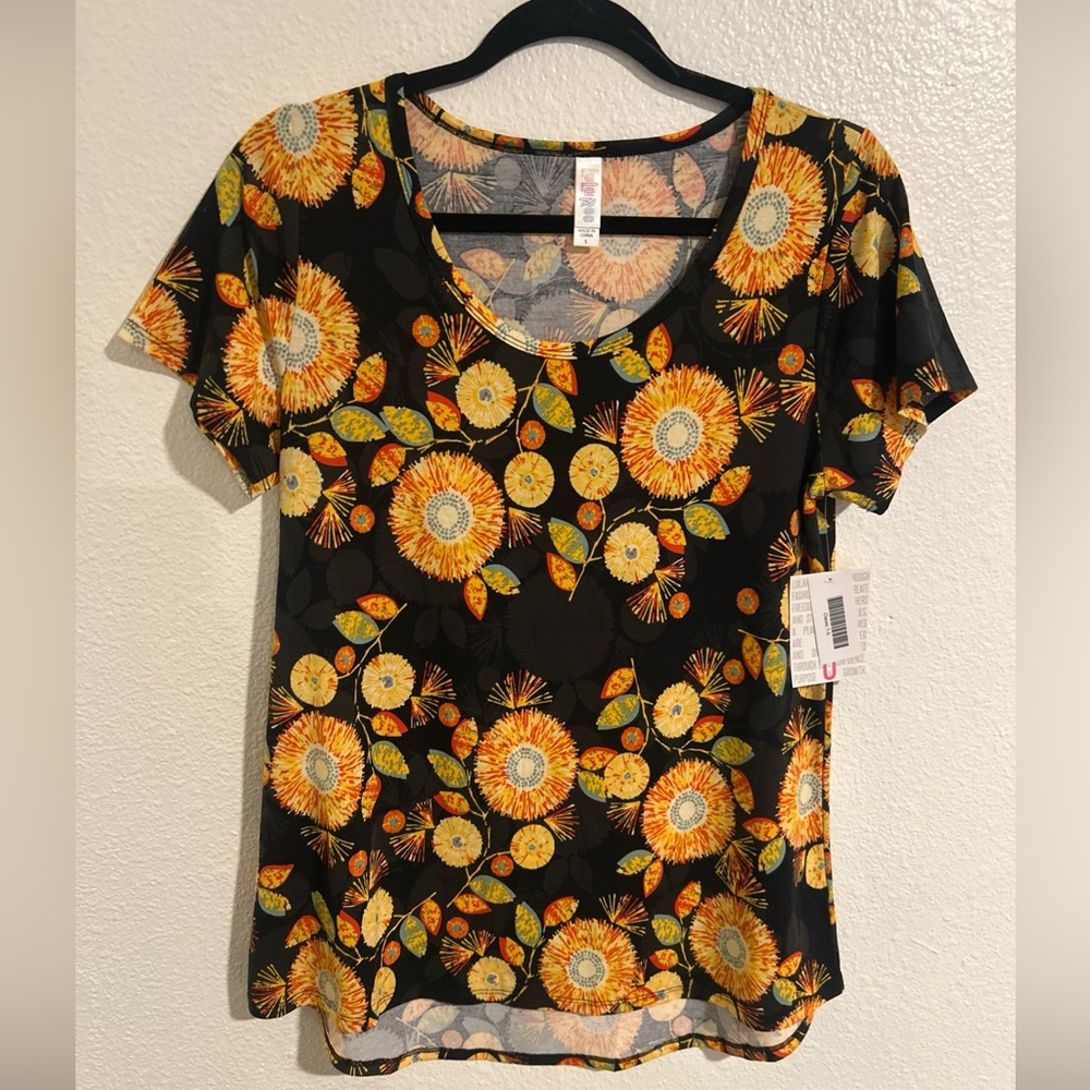 LuLaRoe NWT Women’s Small Black Base Floral Print! Short Sleeve Classic T!